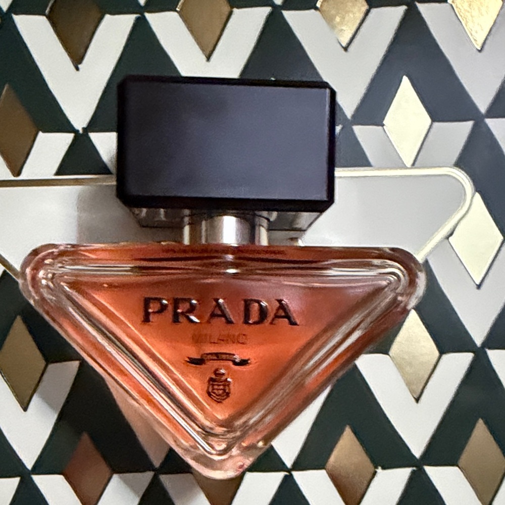 NIB Prada Paradoxe 1 oz Eau de Parfune - Picture 6 of 13